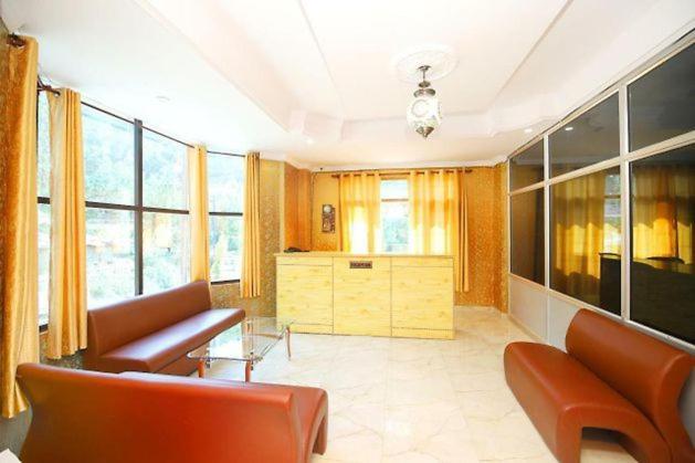 Hotel Alpine View Sarahan Bagian luar foto