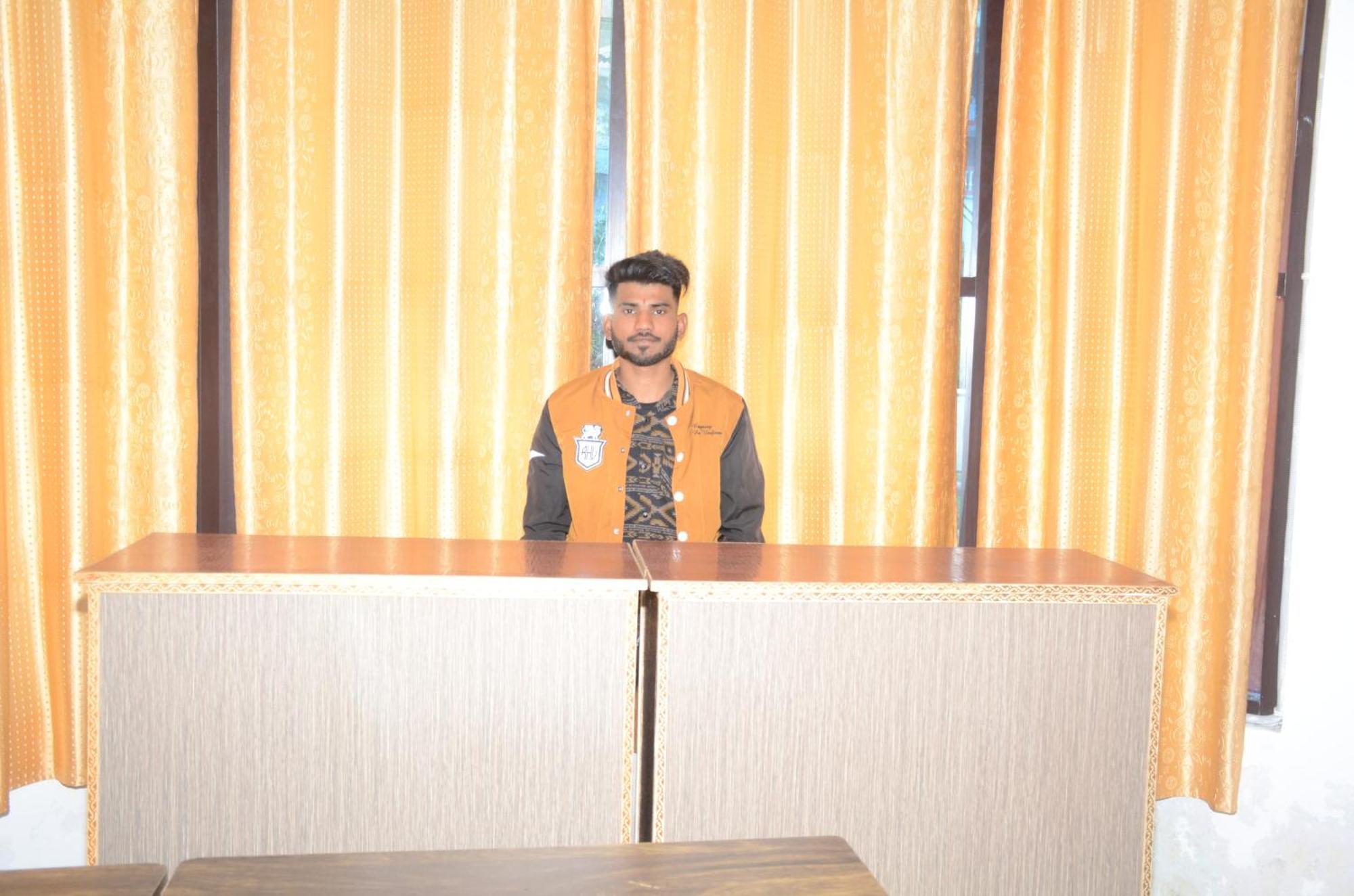Hotel Alpine View Sarahan Bagian luar foto